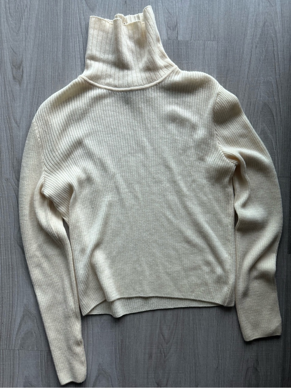 St. John Cream Ribbed Turtleneck 100% Wool Sweater